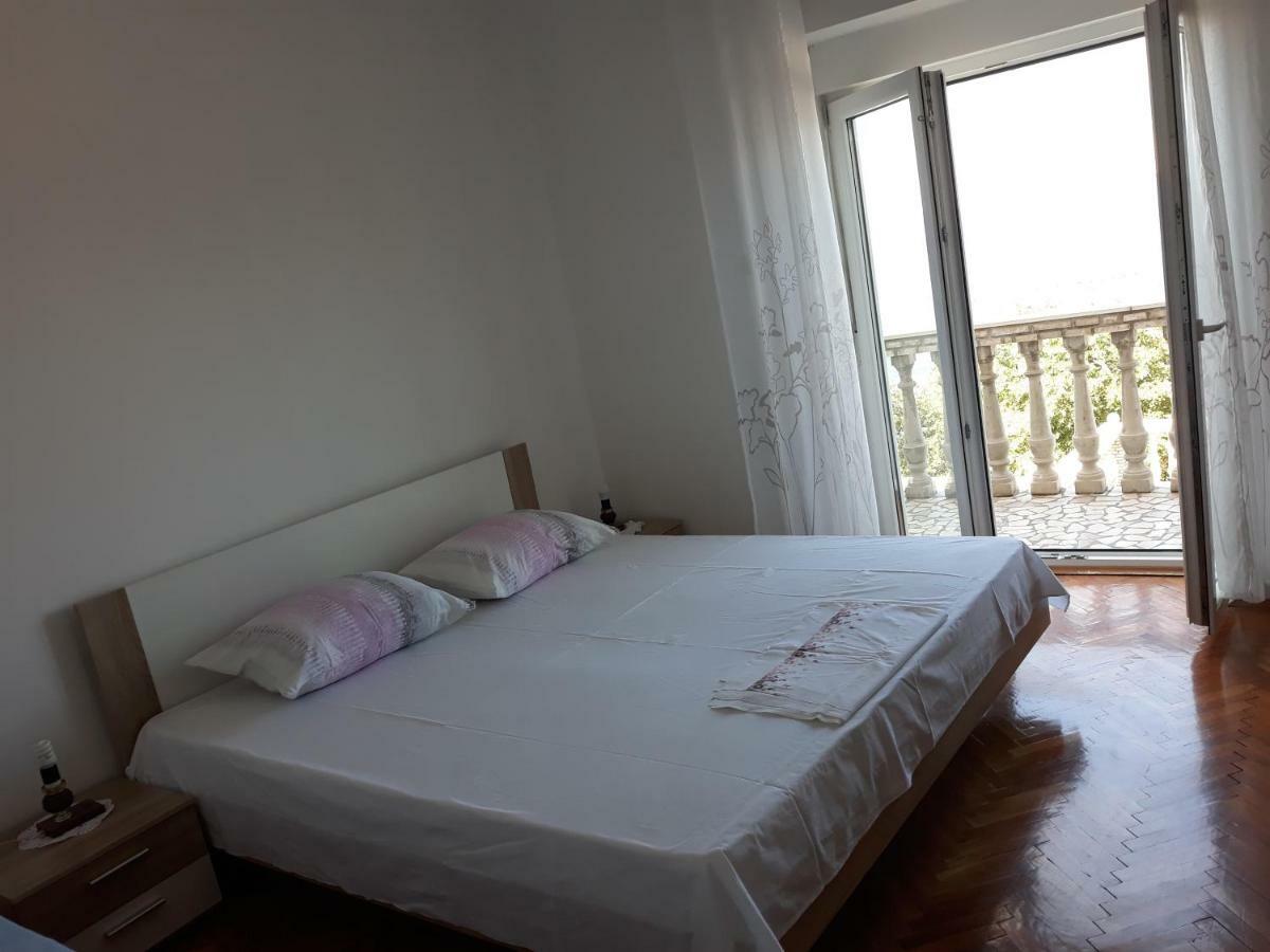 Dada Apartment Сен Екстериор снимка